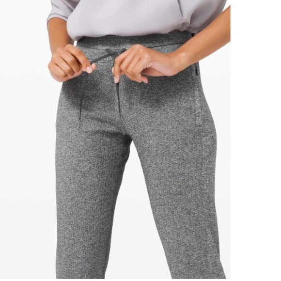 NWT Lululemon Engineered Warmth Jogger, Graphite Grey / White | Size 6 - Picture 11 of 11